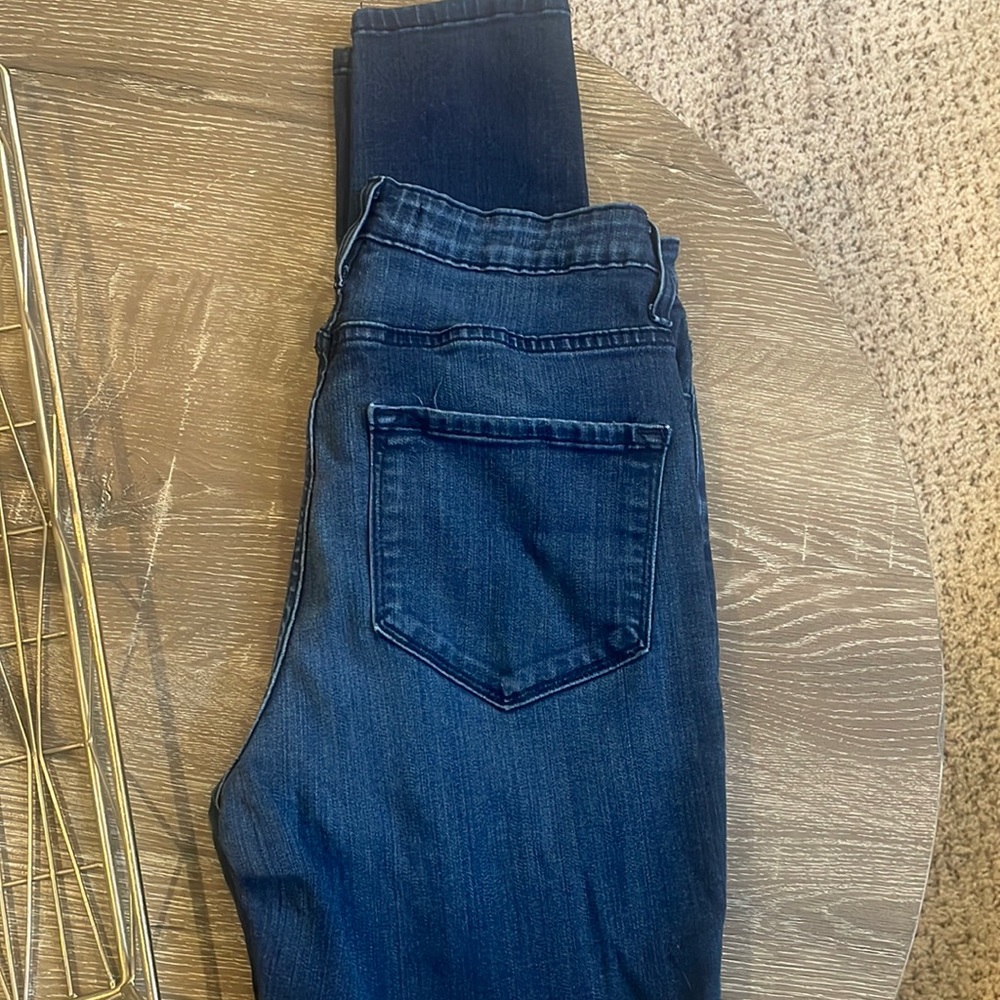 Women’s high rise skinny jeans. No flaws.
